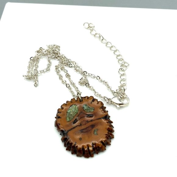 Vintage Walnut Slice Pendant with Crushed Green Stone Filler, Unique Botanical - Picture 4 of 4
